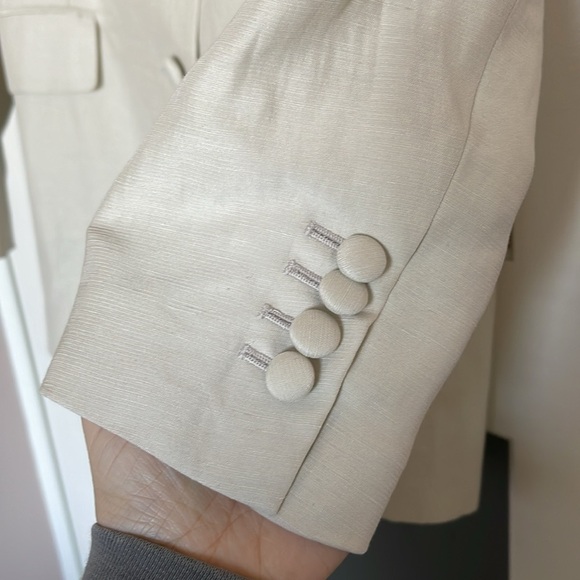 Aritzia Babaton viscose linen blend blazer in matte pearl - Picture 2 of 9